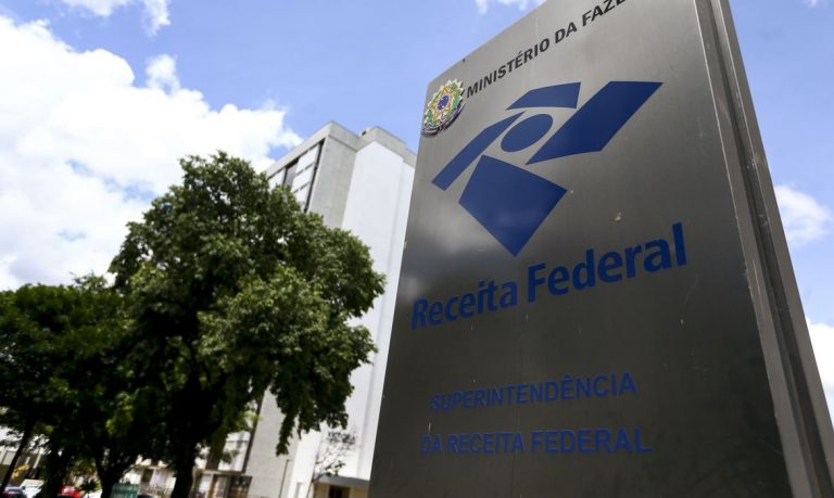 Receita paga nesta segunda último lote de restituição do IR 2026