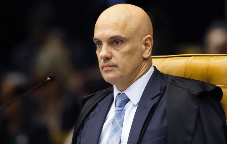 Alexandre de Moraes vai a show de Alcione em Brasília e é ovacionado aos gritos de ‘sem anistia’, assista