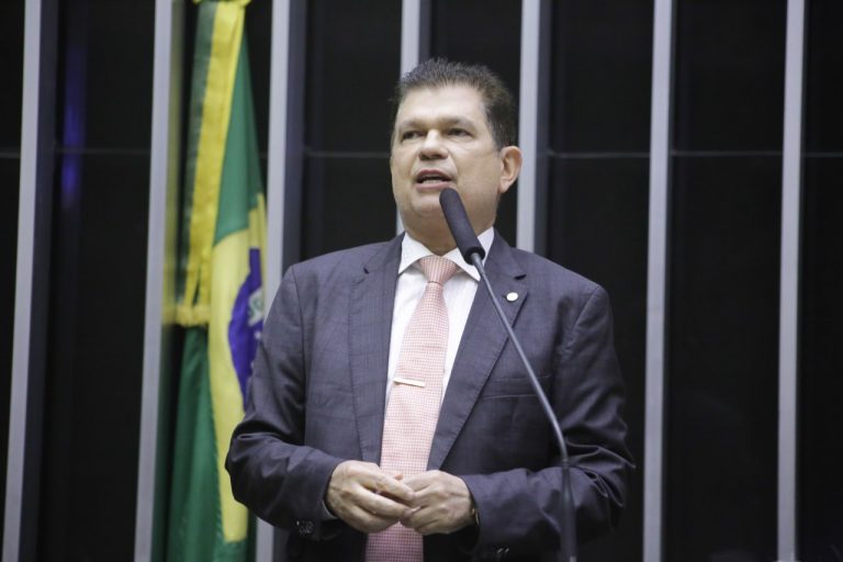 Deputado Mauro Filho segue na UTI após AVC; quadro é de evolução, diz família