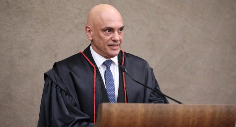 Moraes dá 48h para Bolsonaro dizer se autorizou vídeo de IA e cita possível volta à prisão