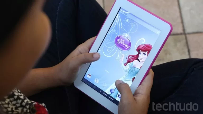 Como os pais podem proteger seus filhos da “adultização” no celular
