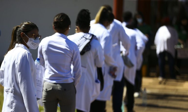 Revalida 2026/2: prazo de envio de diploma médico termina dia 19
