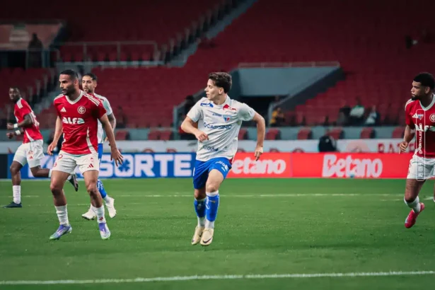 Internacional aproveita falhas do Fortaleza e garante vitória por 2 a 1 no Beira-Rio