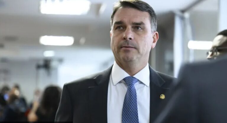 Flávio Bolsonaro reforça ofensiva no Ceará antes de decisão do PL sobre apoio a Ciro Gomes