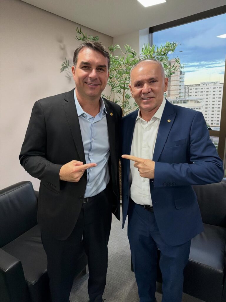 Flávio Bolsonaro vem ao Ceará em meio a impasse do PL sobre Senado