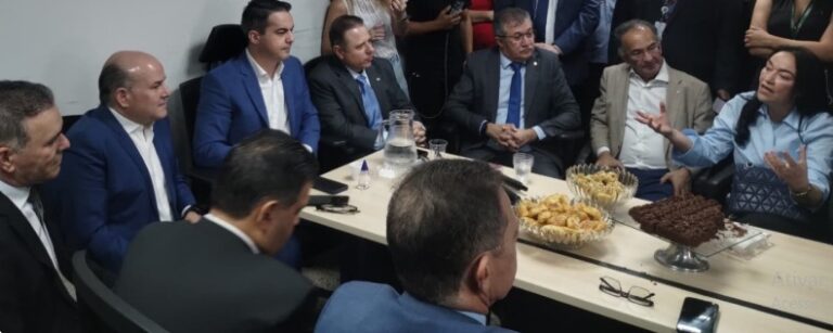 Oposição fecha apoio a Roberto Cláudio na vice de Ciro e marca ato unificado