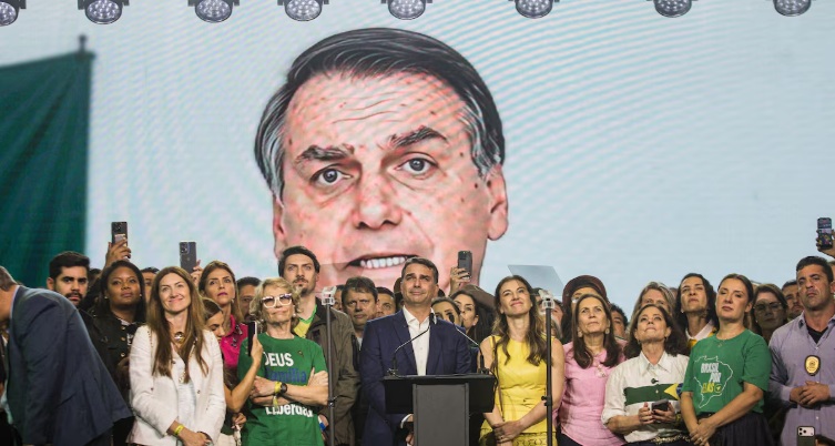 PL lança Flávio ao Planalto com IA de Bolsonaro, vídeo de Michelle e presença de Milei