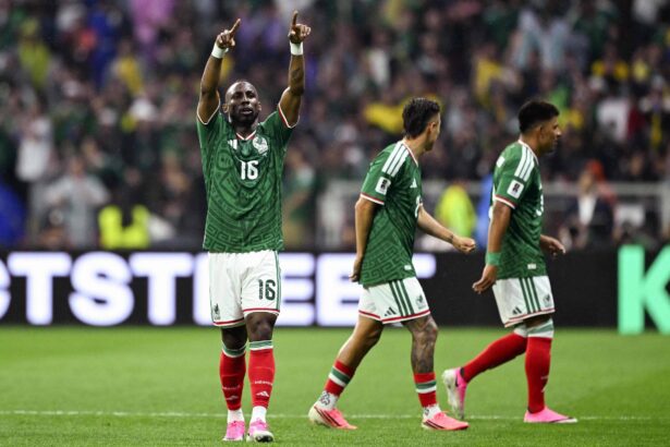 Coanfitrião na Copa, México domina Equador e passa sem sustos para as oitavas