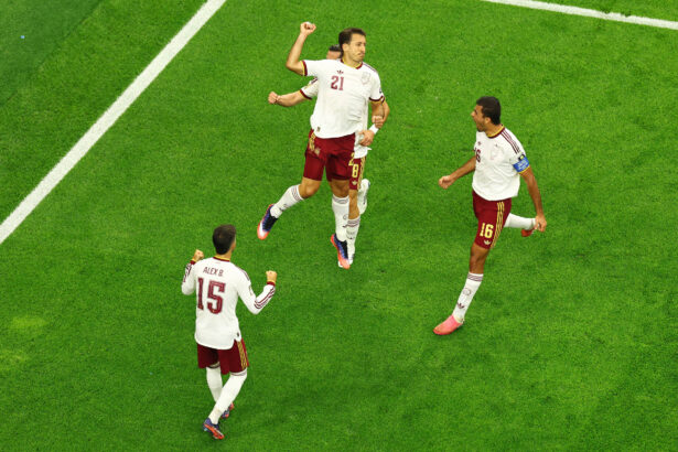 Espanha anula ataque da França, aproveita chances e avança à decisão da Copa