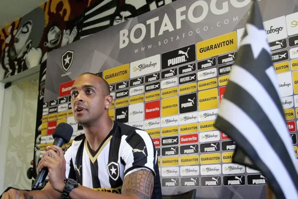 Ventania no Rio: ex-jogador do Botafogo morre após queda de muro