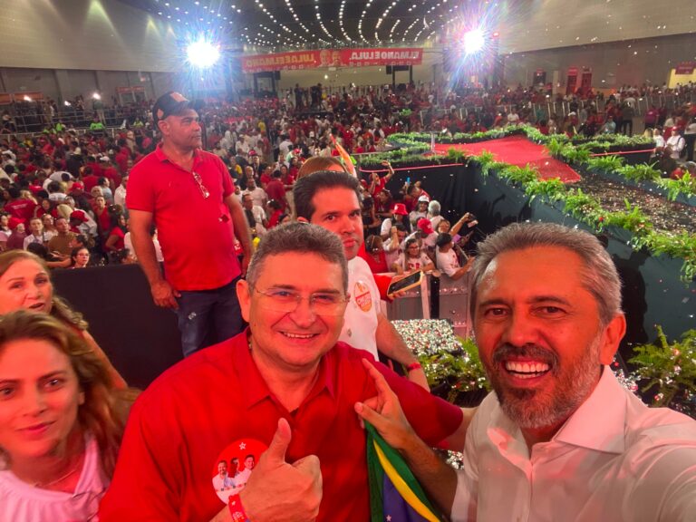 Ao lado de Lula, Elmano e Guimarães, Raimundo Martins oficializa candidatura a deputado federal