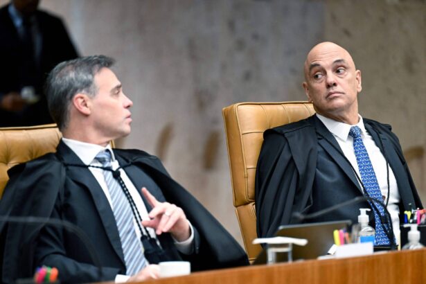 Dino pede vista e adia decisão do STF sobre investigação de Alexandre de Moraes